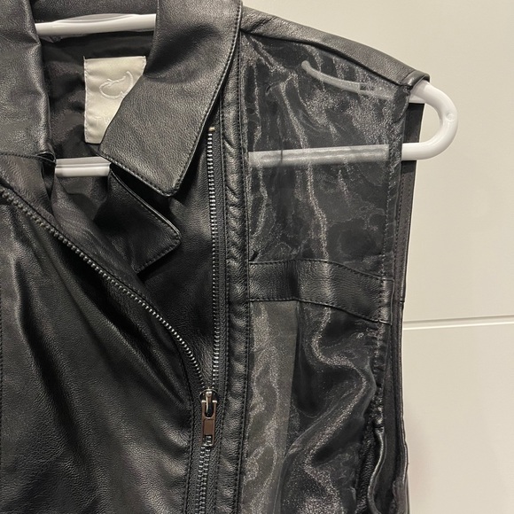 Black Vest - Picture 11 of 12